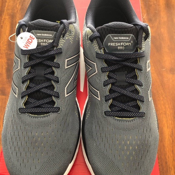 Brand New Mens New Balance Running Shoe 880v11 size 12 4E (X-Wide width) - Picture 3 of 7